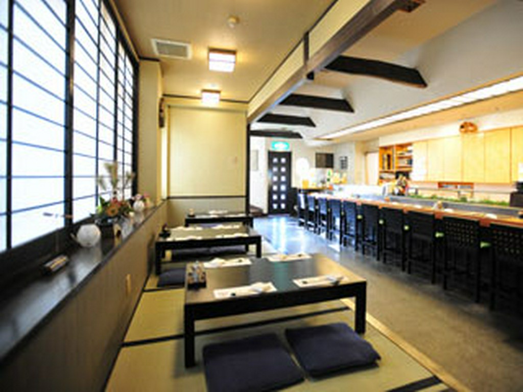 ゆったりとくつろげる店内 