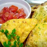 とうもろこしのチップとチーズをオーブンでとろとろに!!　＋300円でアボカドディップ付き 