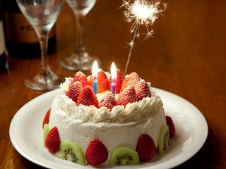 ウエディングケーキやバースデーケーキお作りさせていただきます