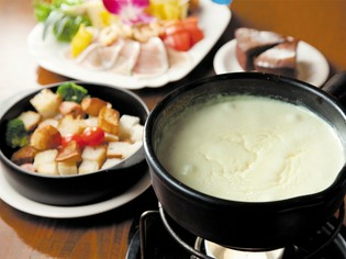 濃厚な牛乳と生クリームを使用『チーズフォンデュ』