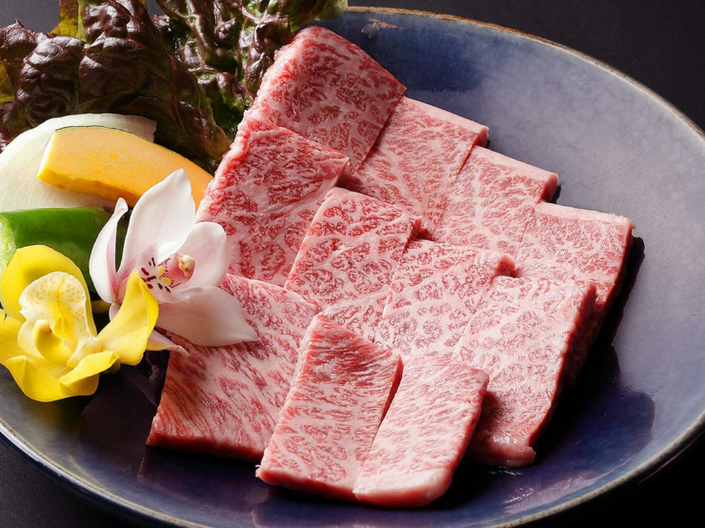 長年の信頼関係を築いている仕入れ先から良質な肉を仕入れてます