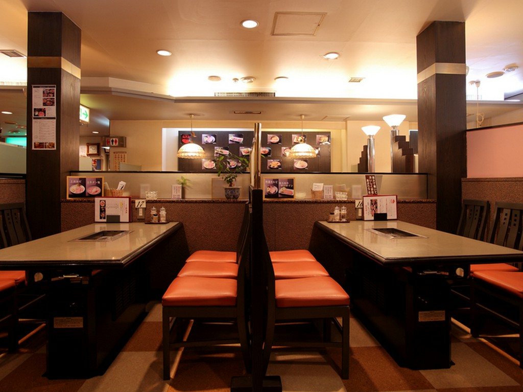 店内は全て無煙ロースターです。