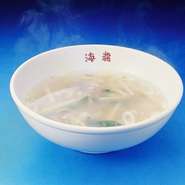 椎茸と豆腐と春雨と筍が入ったやさしいスープです。