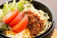 沖縄タコライス＋沖縄そば＝ちゅらか～ぎ～のタコソバ！