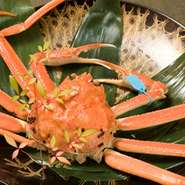 充実した会席料理・小鍋または治部煮・120分飲み放題込みで6000円、7000円、8000円、10000円のポッキリコース。小鍋はブリしゃぶ、カニしゃぶ、海藻しゃぶ、和牛しゃぶから選べます。 お座敷や個室でごゆっくりと…