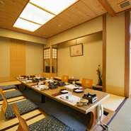 個室もご用意があり、落ち着いた雰囲気で料理が
楽しめます。お座敷なので、お子様から年配の方にも
くつろぎやすい空間です。
個室希望の方はお電話にてお申しつけください。