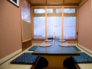 お座敷でごゆっくりとお過ごしいただけます（個室もご用意可能）