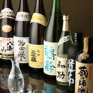 全国各地から選りすぐりの酒を仕入れ、季節や料理、好みなどお客様お一人お一人に合わせた最高の酒をご提案いたします。
季節感溢れる華月の料理や寿司に合わせて、こだわり満載の日本酒をお楽しみください！