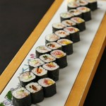板前が選ぶおまかせの巻物盛合せ。三本。
お酒のあてに最適です。