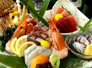 新鮮な旬のネタを美味しいまま提供！自信の刺身！