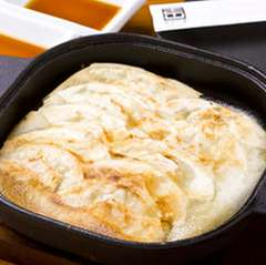 羽根付鉄鍋ギョーザ