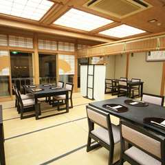 大小宴会承ります。全室窓から夜景が眺められます