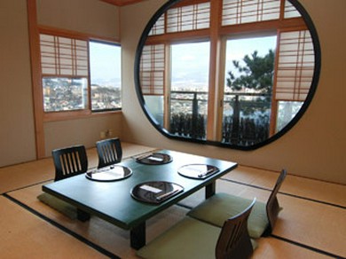 2階席には函館の景観が楽しめる個室席も完備しております