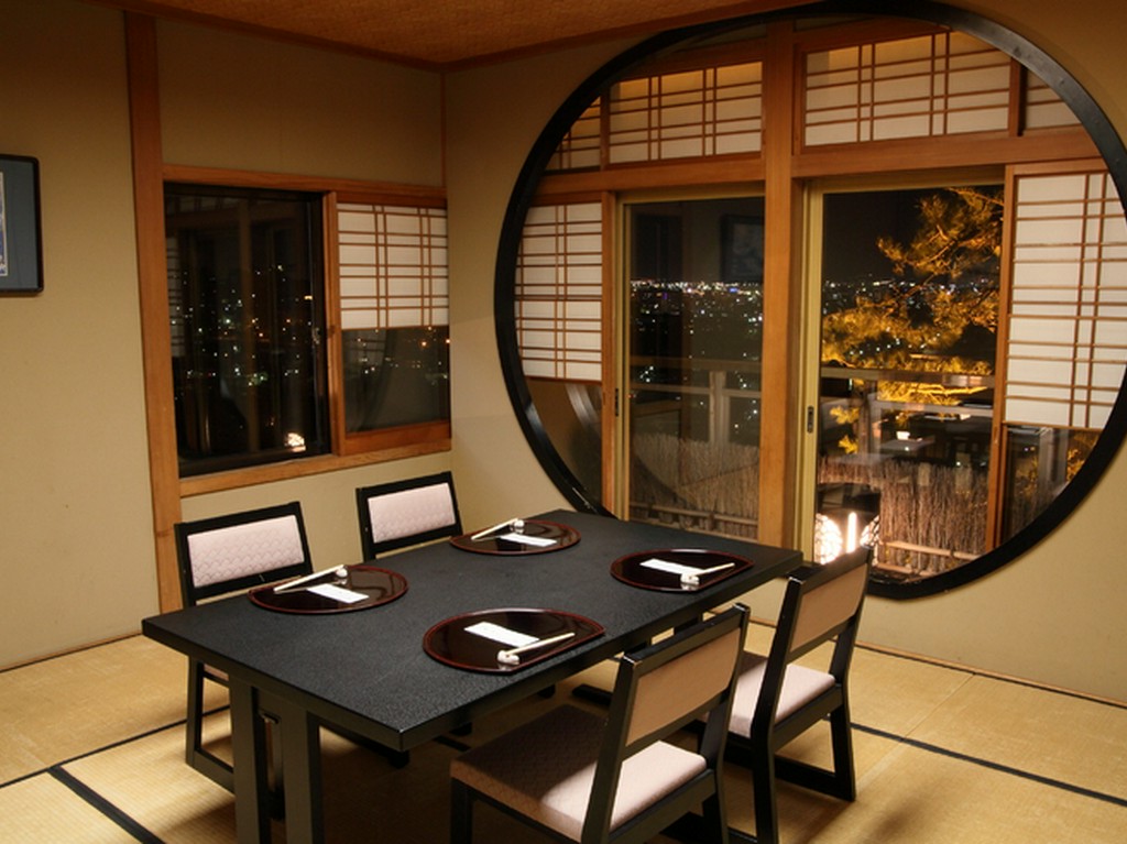2階は個室が5部屋ございます