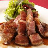 黒毛和牛を使ったディナーのみのコースです。
オードブル・ステーキ・デザート(お肉は約２００g）
お肉好きに大人気にコースです。