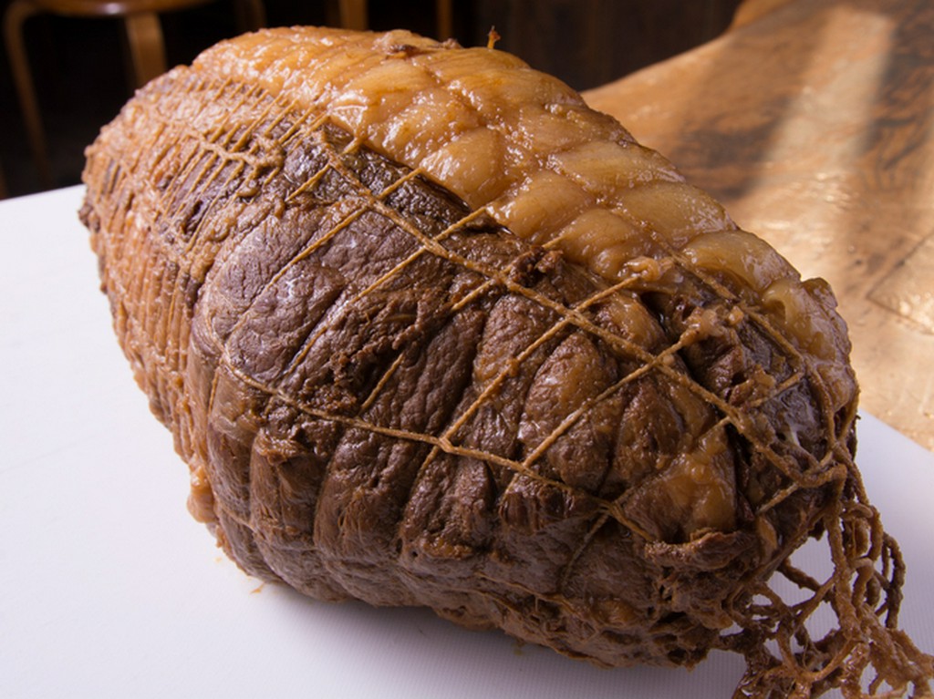 冷凍肉じゃない「生」の肩ロースにこだわったチャーシュー