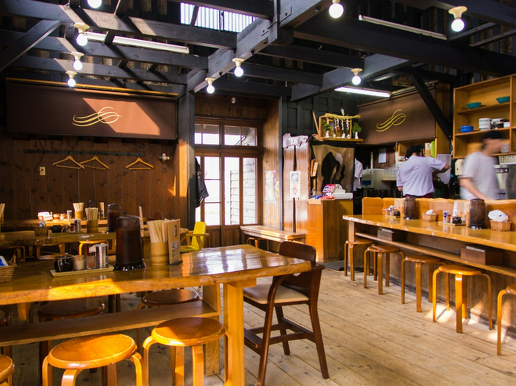 1人で訪れる女性客も多い店