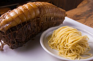 すべてにこだわっているが、中でも麺とチャーシュー