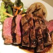 タパスや月光名物のパエリア、新名物のフィデウワはもちろん、パスタやスイーツまでもしっかり手作りでご用意。オーナーの心をこめた絶品メニューの数々をお楽しみ下さい！