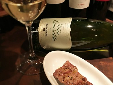 こだわりのワインをお楽しみ下さい。焼鳥にぴったりのワインも！