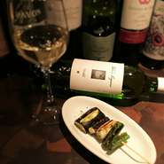 スペイン有機ワイン。フレッシュで優しい果実味が広がります。さっぱりとした味わいの野菜串（Mix）と合わせると野菜の旨み、甘味、クセなどを包み込み、後味よく召し上がれます。