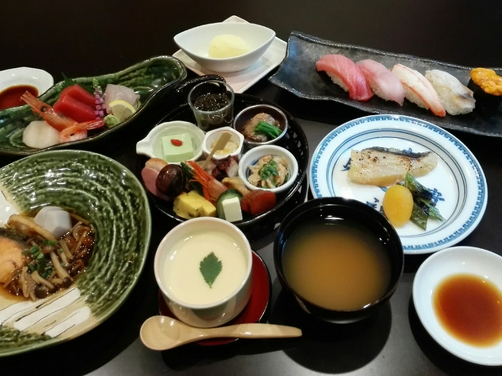 旬の食材を活かした少し贅沢でお得なコース。各種ご宴会、記念日、接待などにもぴったりです。