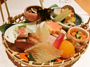 趣向をこらした四季折々の味がお楽しみいただける「花籠」