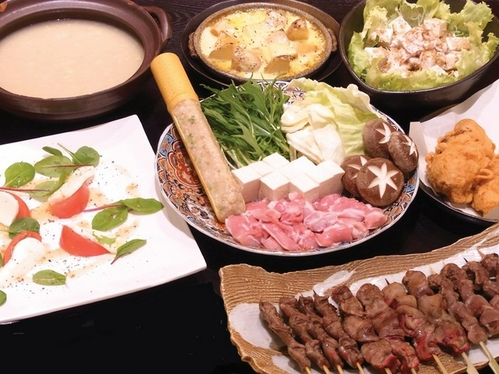 鳳自慢の水炊き（またはモツ鍋）鶏料理を堪能できるコース！飲み放題は90分　2200円　or　120分　2750円！