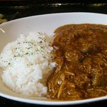スパイスカレーはちょっとニガテ…という方はコチラがおススメ！！旨味を凝縮させた賄いカレー！！（ライスつき　+100円）