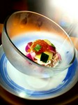 全粒粉うどんを豆乳出汁ベースで杉並野菜と季節の魚介類と合わせ一品目に相応しい軽めの仕上がりに致しました。