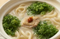 コラーゲンたっぷりの白濁したスープはコク旨系なのにさっぱり食べられます。