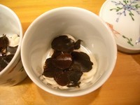 トリュフの香りを存分に感じてもらおう！白子との抜群の相性の良さを味わってもらおうと考案しました。