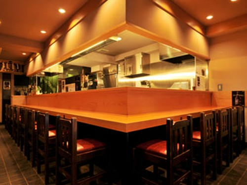 柔らかい米沢牛の炙りと日本酒の相性は抜群です