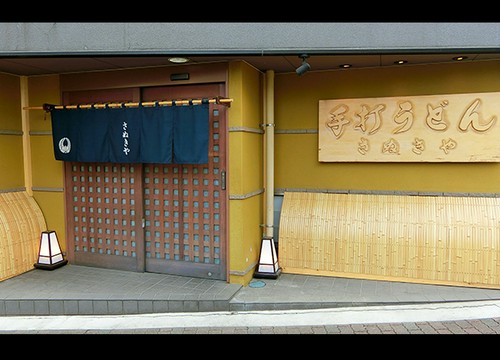 落ち着ける雰囲気のテーブル席