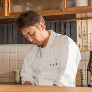 水、野菜、肉、自家製ポン酢に至るまで全てにおいて素材を厳選。「良いものを使って丁寧な仕事」を心掛けています。今まで培ってきた経験と技術を活かしこれからも多くのお客様を魅了できるよう精進する日々です。