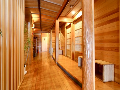 木を基調としたお洒落な空間