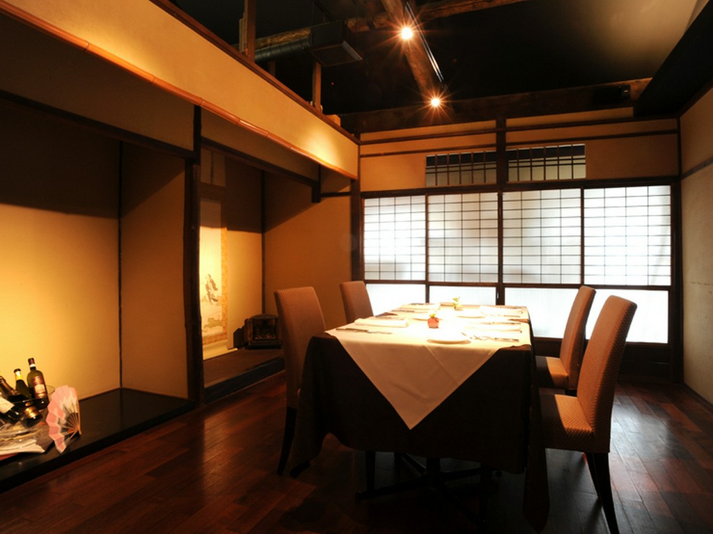 最大6名様まで入られる個室があります