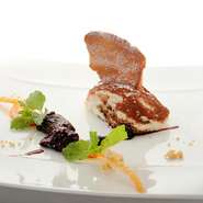 軽めの味わいに仕上げています。アーモンドのチュイルといっしょにお召し上がりください。