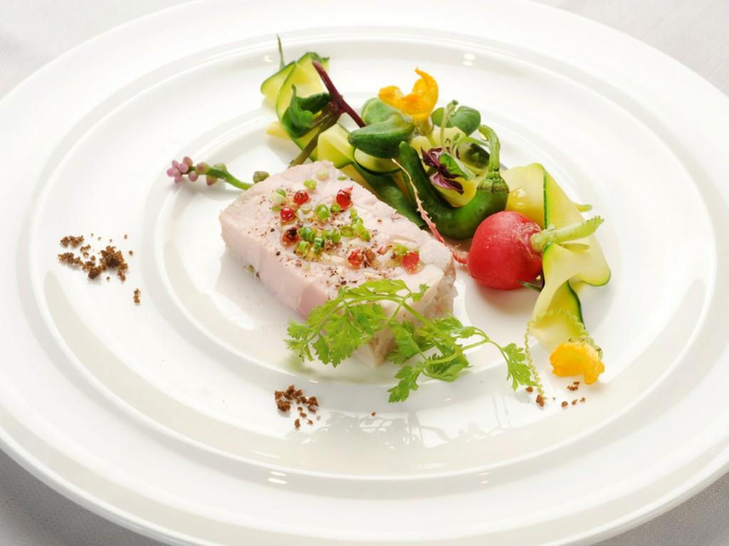 『丹波鶏のモザイク仕立て　茄子と鷹ヶ峰唐辛子のソットーリオ』