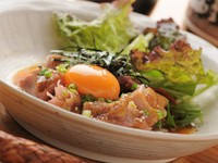 絶品さつま鶏モモのぶつ切りユッケ