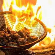 本町の【うまいもんやつくし】は気軽にお立ち寄り頂けるカジュアルなお店。でも、1品1品の料理はどれもこだわりの逸品ばかり。