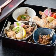 さつま知覧どりの希少部位を５種をおまかせ盛り～せせり・背肝・鶏トロ・スペアリブ・手羽・ソリ・皮・ハラミ～