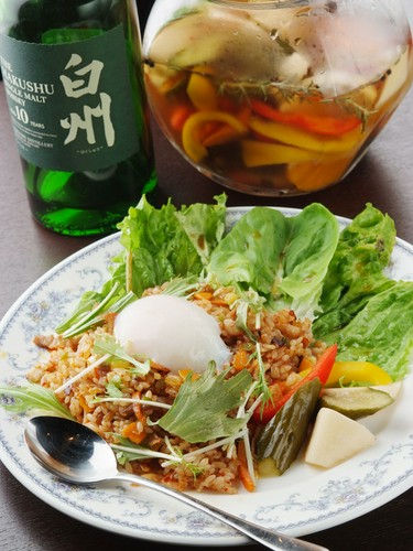 お食事メニューより“キムチチャーハン　温卵のせ”　600円