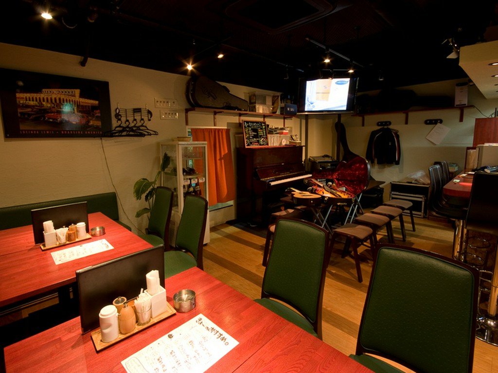 20名様より貸切可能です。貸切の際は楽器や音響設備をご利用可。