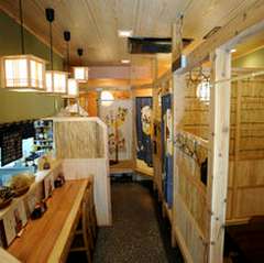 カウンターに個室と雰囲気ある店内でごゆっくりお楽しみ下さい。