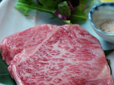 当店自慢の黒毛和牛を使ったステーキでおもてなし