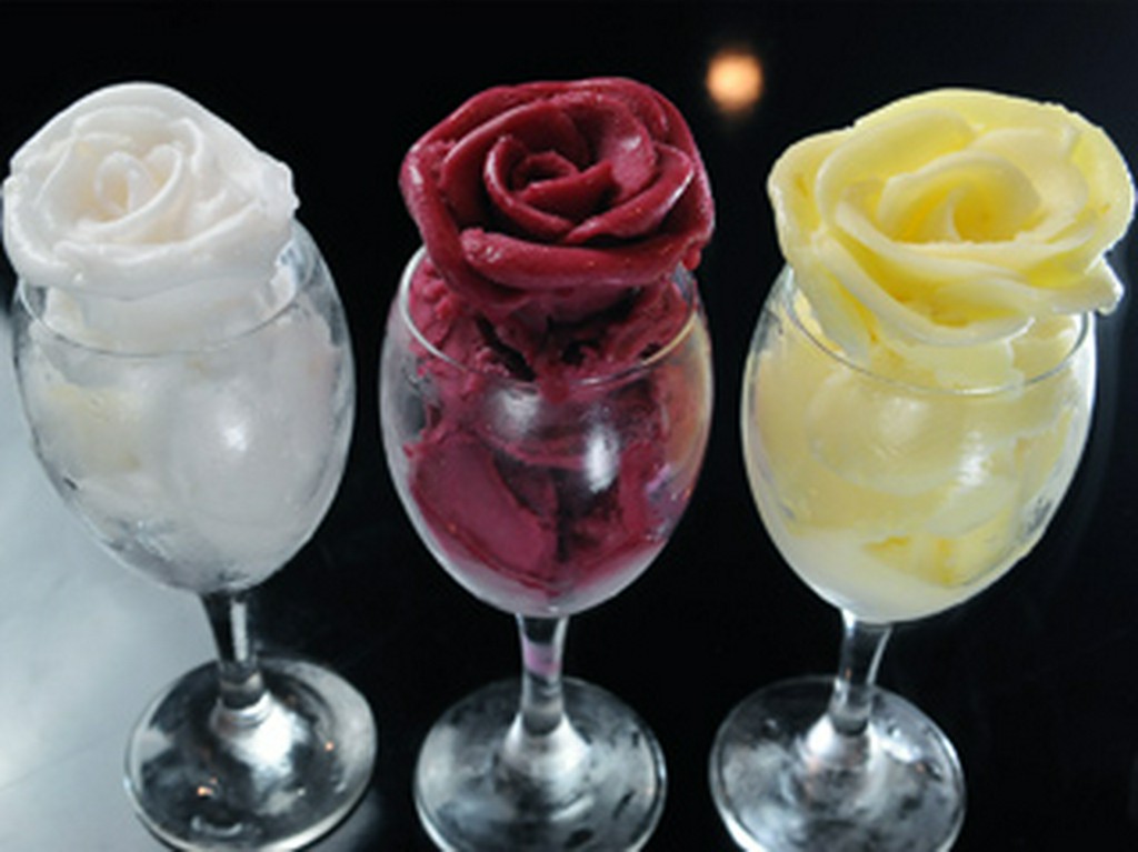 薔薇のシャーベット。カシス、ゆず、ラ・フランス
