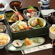 30名様までのお座敷のご用意がございます。車イスでのトイレのご利用も可能です。