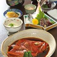 煮付・お刺身・酢の物・豆腐・ご飯・味噌汁・香の物・デザート