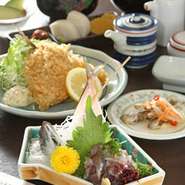 あじのタタキ・あじフライ・かまぼこ・あじのマリネ・ご飯・味噌汁・香の物・デザート